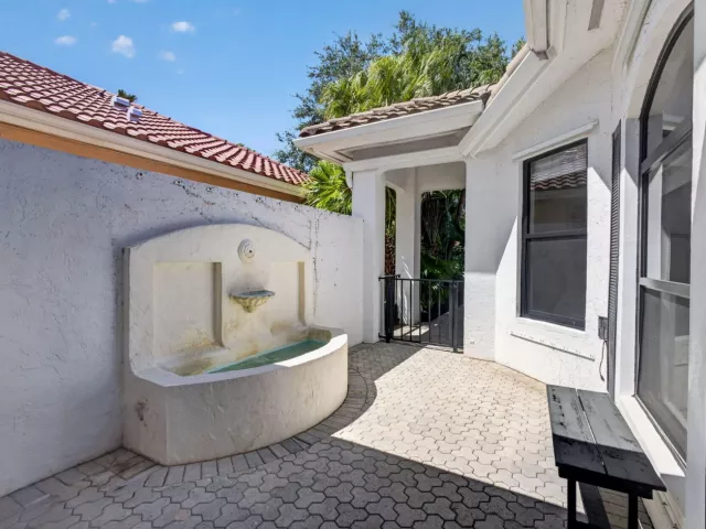 3-bedroom home for sale in West Palm Beach - 2185 Regents Boulevard - MondialRealty