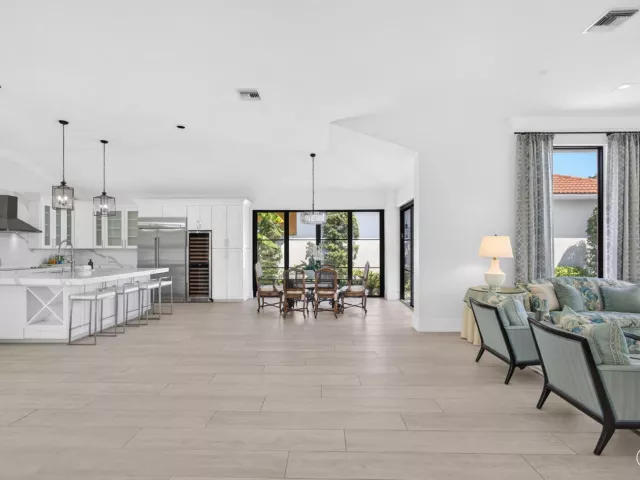 3-bedroom home for sale in West Palm Beach - 2185 Regents Boulevard - MondialRealty