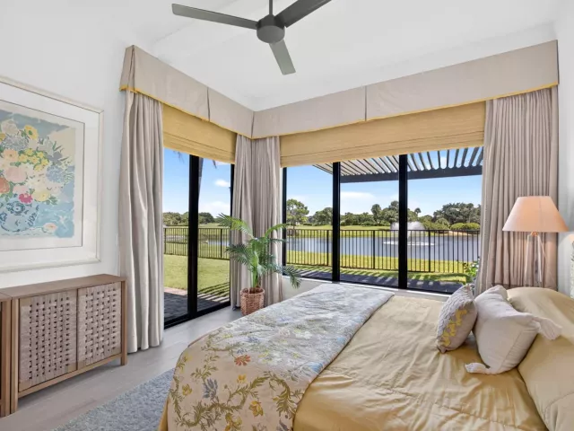 3-bedroom home for sale in West Palm Beach - 2185 Regents Boulevard - MondialRealty
