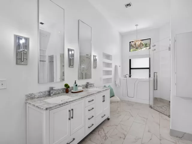 3-bedroom home for sale in West Palm Beach - 2185 Regents Boulevard - MondialRealty