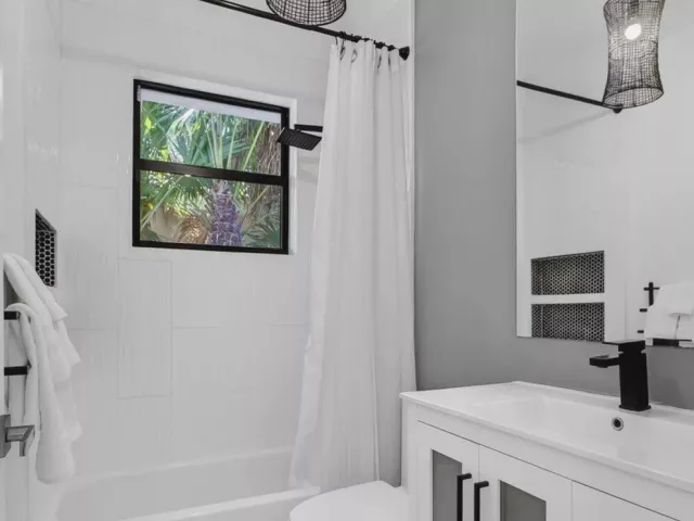 3-bedroom home for sale in West Palm Beach - 2185 Regents Boulevard - MondialRealty
