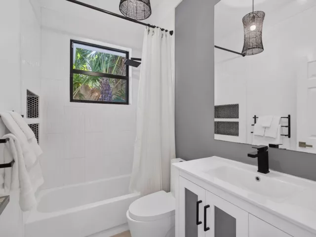 3-bedroom home for sale in West Palm Beach - 2185 Regents Boulevard - MondialRealty