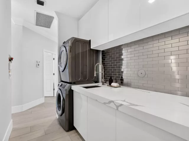 3-bedroom home for sale in West Palm Beach - 2185 Regents Boulevard - MondialRealty