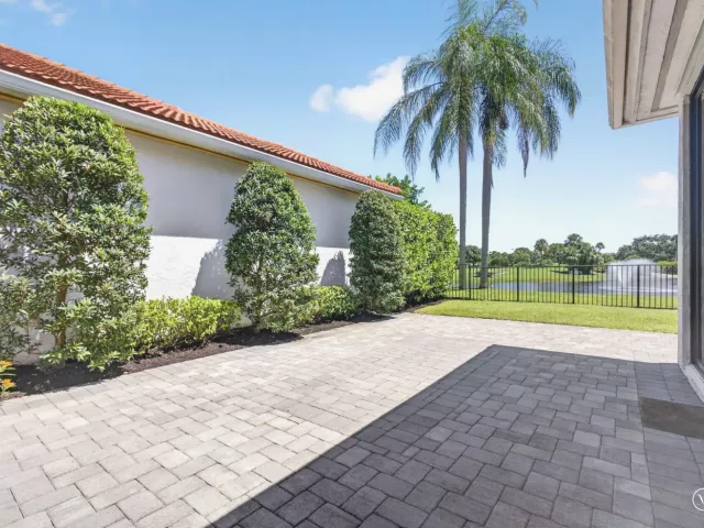 3-bedroom home for sale in West Palm Beach - 2185 Regents Boulevard - MondialRealty