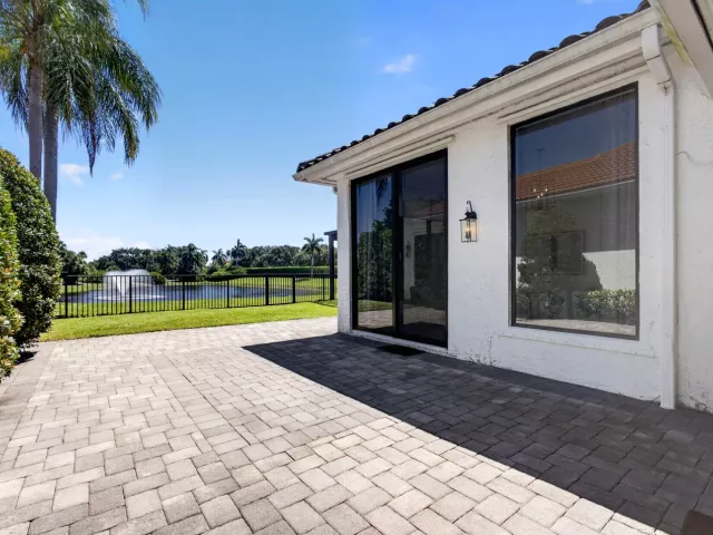 3-bedroom home for sale in West Palm Beach - 2185 Regents Boulevard - MondialRealty