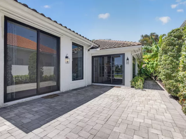 3-bedroom home for sale in West Palm Beach - 2185 Regents Boulevard - MondialRealty