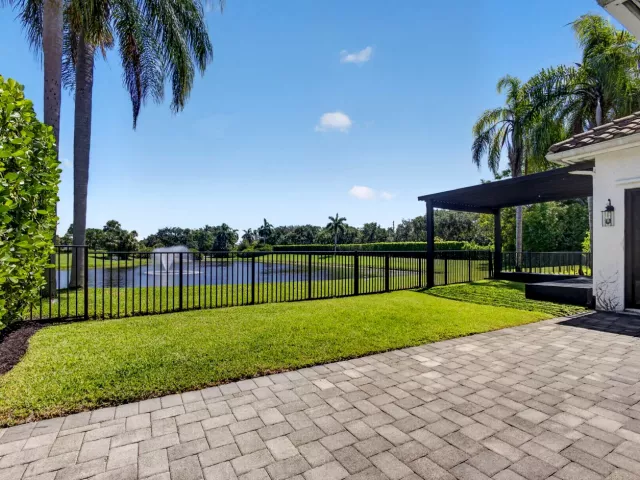 3-bedroom home for sale in West Palm Beach - 2185 Regents Boulevard - MondialRealty
