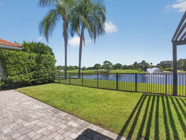 3-bedroom home for sale in West Palm Beach - 2185 Regents Boulevard - MondialRealty