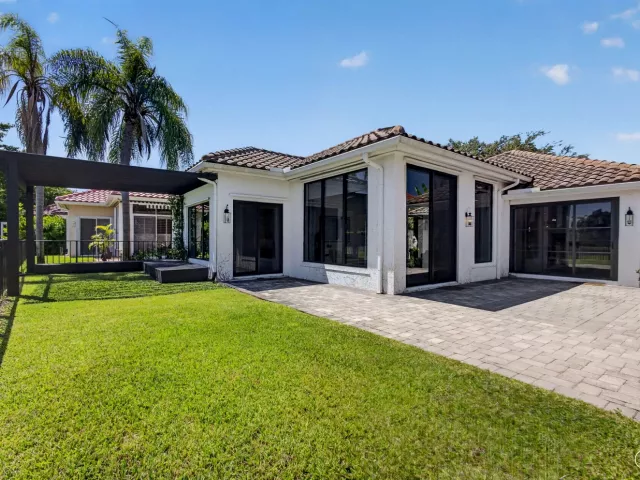 3-bedroom home for sale in West Palm Beach - 2185 Regents Boulevard - MondialRealty