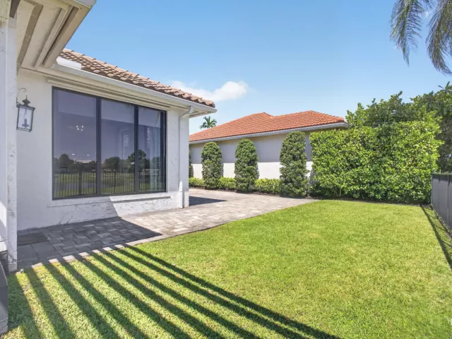 3-bedroom home for sale in West Palm Beach - 2185 Regents Boulevard - MondialRealty