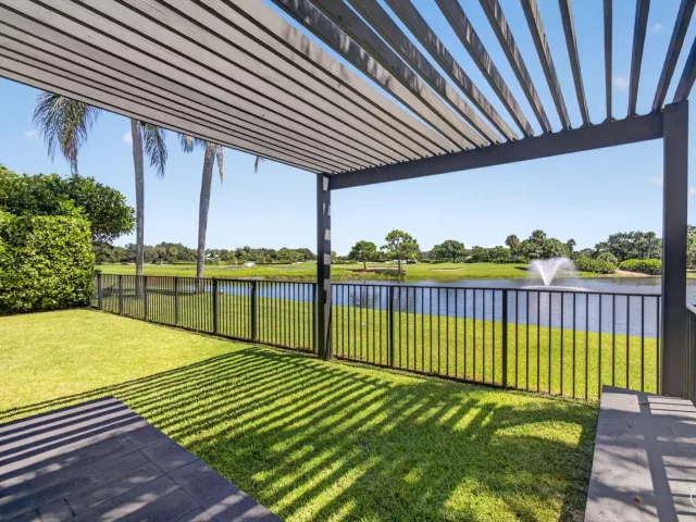 3-bedroom home for sale in West Palm Beach - 2185 Regents Boulevard - MondialRealty