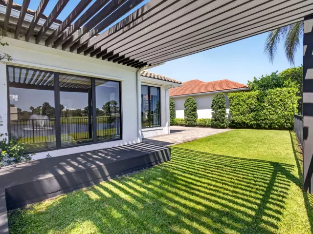 3-bedroom home for sale in West Palm Beach - 2185 Regents Boulevard - MondialRealty