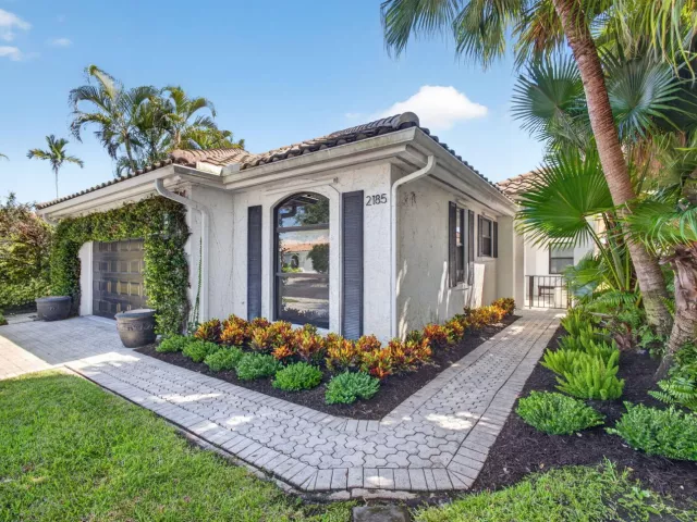 3-bedroom home for sale in West Palm Beach - 2185 Regents Boulevard - MondialRealty