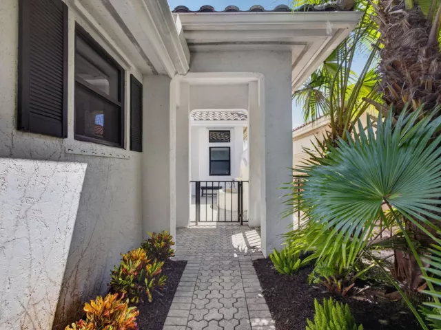 3-bedroom home for sale in West Palm Beach - 2185 Regents Boulevard - MondialRealty