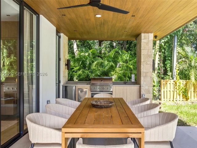 5-bedroom home for sale in Miami - 7840 SW 98th St - MondialRealty