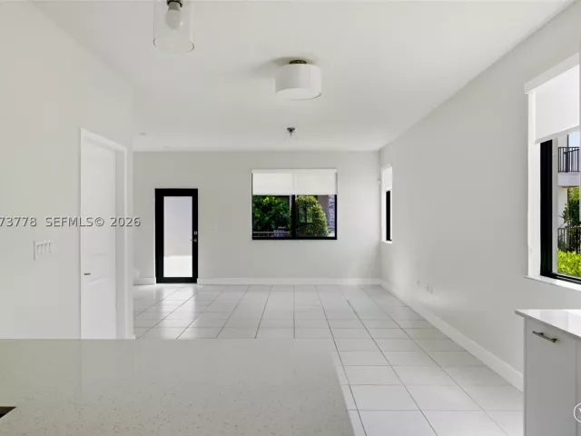 3-bedroom home for rent in Doral - 4426 NW 83 PKWY 0 - MondialRealty