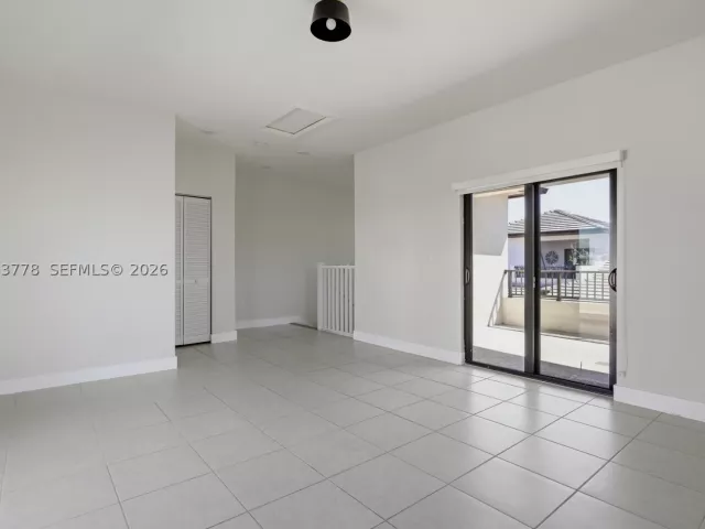 3-bedroom home for rent in Doral - 4426 NW 83 PKWY 0 - MondialRealty
