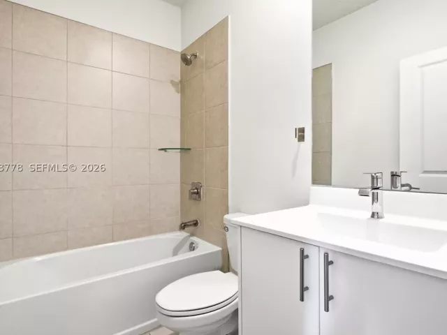 3-bedroom home for rent in Doral - 4426 NW 83 PKWY 0 - MondialRealty