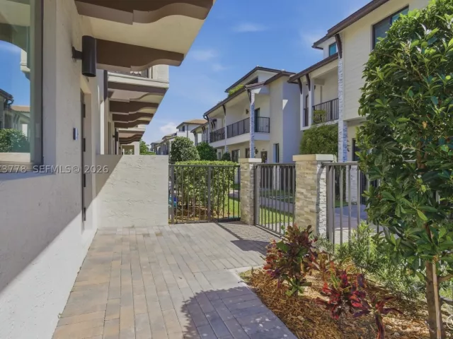 3-bedroom home for rent in Doral - 4426 NW 83 PKWY 0 - MondialRealty