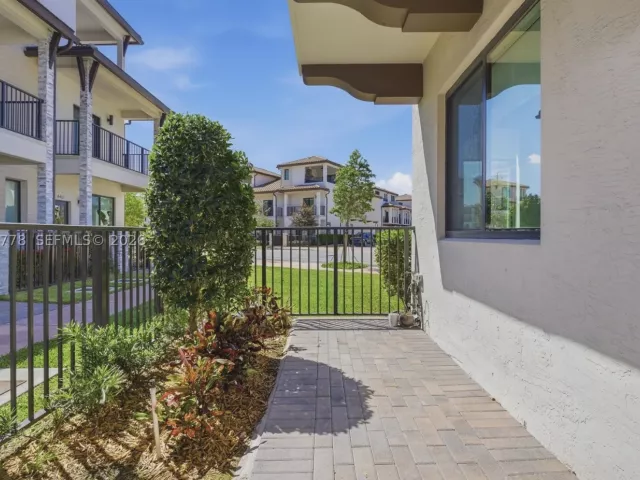 3-bedroom home for rent in Doral - 4426 NW 83 PKWY 0 - MondialRealty