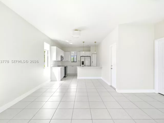 3-bedroom home for rent in Doral - 4426 NW 83 PKWY 0 - MondialRealty