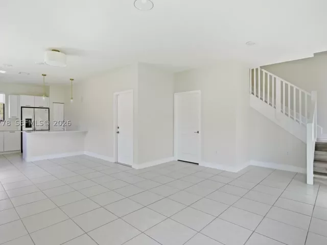 3-bedroom home for rent in Doral - 4426 NW 83 PKWY 0 - MondialRealty