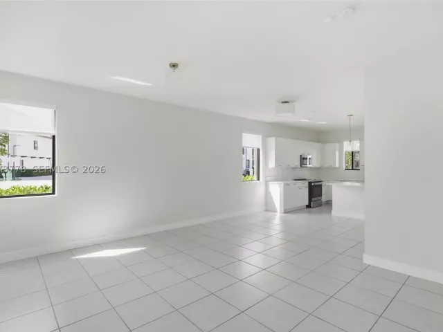 3-bedroom home for rent in Doral - 4426 NW 83 PKWY 0 - MondialRealty