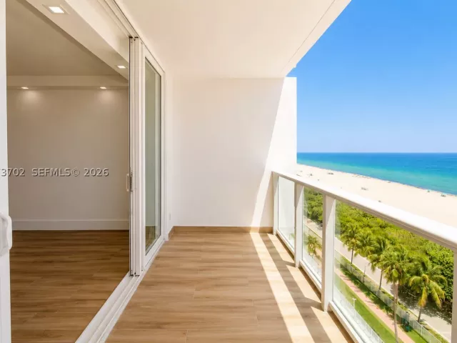 2-bedroom condo for sale in Miami Beach - 5601 Collins Ave 1009 - MondialRealty