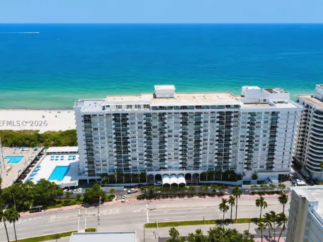 2-bedroom condo for sale in Miami Beach - 5601 Collins Ave 1009 - MondialRealty