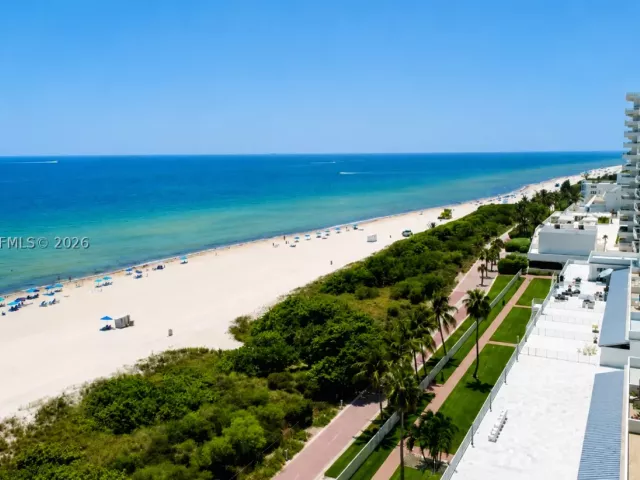 2-bedroom condo for sale in Miami Beach - 5601 Collins Ave 1009 - MondialRealty