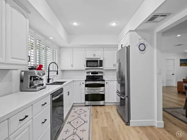 4-bedroom home for rent in Fort Lauderdale - 2011 NE 60TH Street - MondialRealty