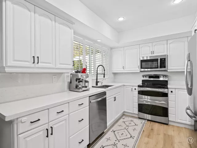 4-bedroom home for rent in Fort Lauderdale - 2011 NE 60TH Street - MondialRealty