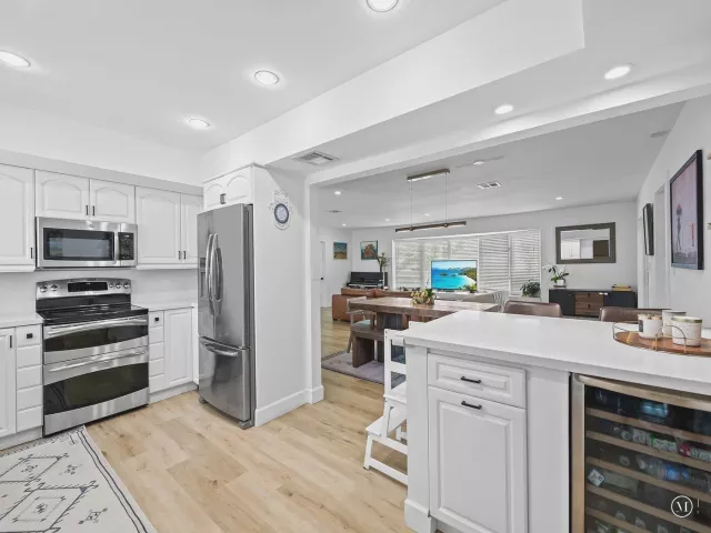 4-bedroom home for rent in Fort Lauderdale - 2011 NE 60TH Street - MondialRealty
