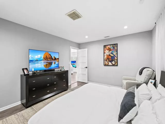 4-bedroom home for rent in Fort Lauderdale - 2011 NE 60TH Street - MondialRealty