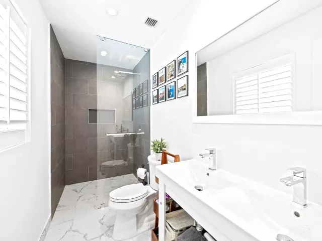 4-bedroom home for rent in Fort Lauderdale - 2011 NE 60TH Street - MondialRealty