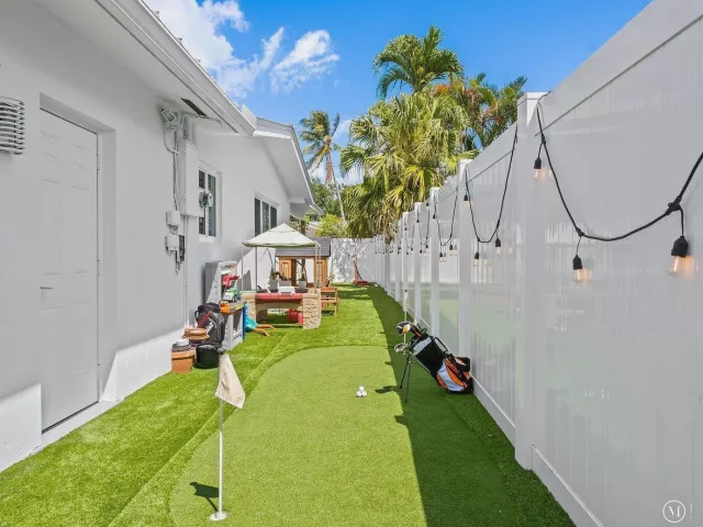4-bedroom home for rent in Fort Lauderdale - 2011 NE 60TH Street - MondialRealty