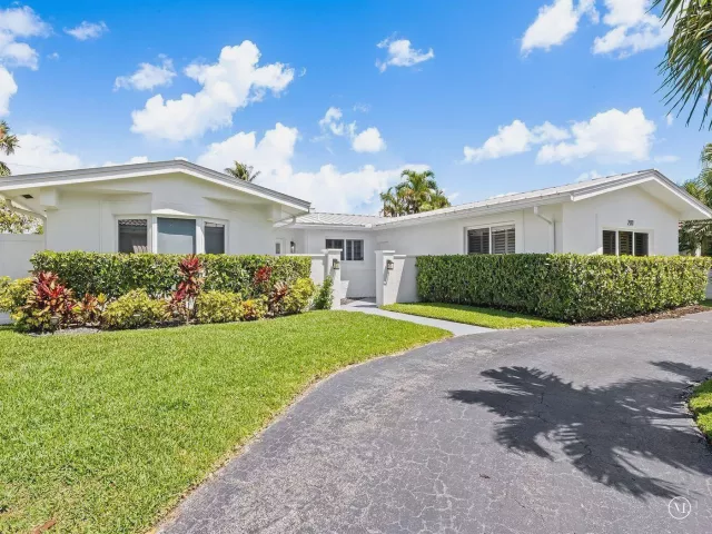 4-bedroom home for rent in Fort Lauderdale - 2011 NE 60TH Street - MondialRealty