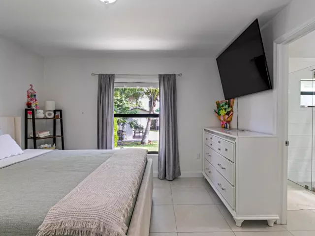 3-bedroom home for sale in West Palm Beach - 5803 Lime Road - MondialRealty