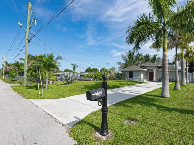 3-bedroom home for sale in West Palm Beach - 5803 Lime Road - MondialRealty
