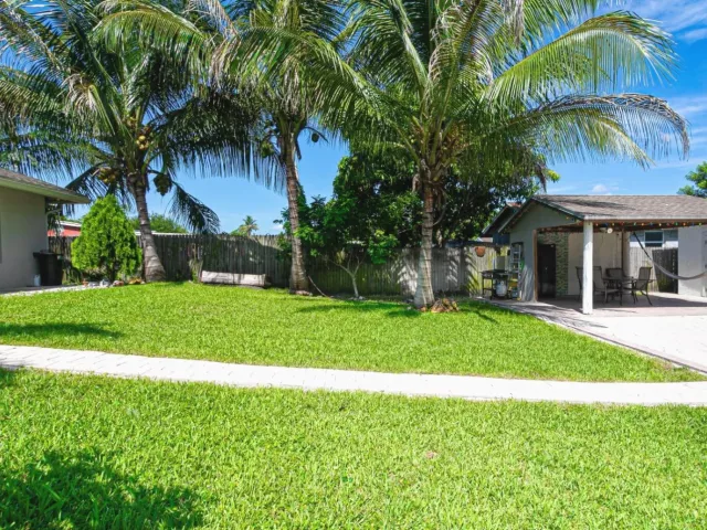 3-bedroom home for sale in West Palm Beach - 5803 Lime Road - MondialRealty