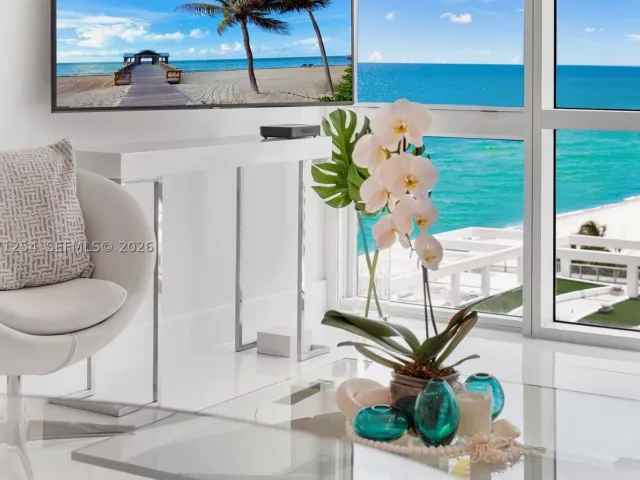 2-bedroom condo for sale in Miami Beach - 6801 Collins Ave 1206/1210 - MondialRealty