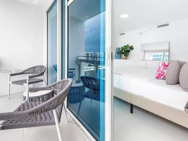 2-bedroom condo for sale in Miami Beach - 6801 Collins Ave 1206/1210 - MondialRealty