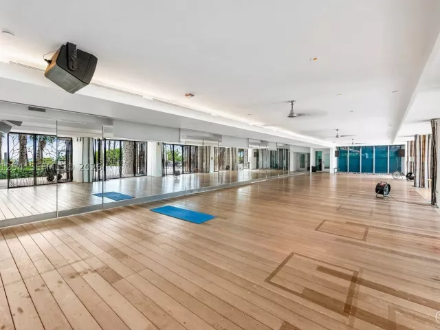 2-bedroom condo for sale in Miami Beach - 6801 Collins Ave 1206/1210 - MondialRealty