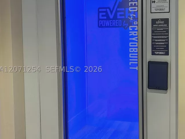 2-bedroom condo for sale in Miami Beach - 6801 Collins Ave 1206/1210 - MondialRealty