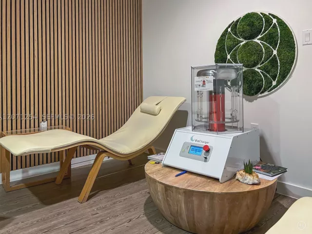 2-bedroom condo for sale in Miami Beach - 6801 Collins Ave 1206/1210 - MondialRealty