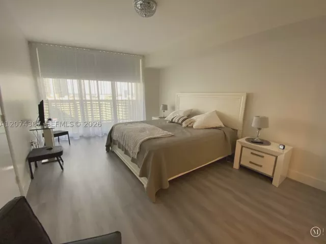 2-bedroom condo for rent in Hallandale Beach - 1850 S Ocean Dr 1409 - MondialRealty