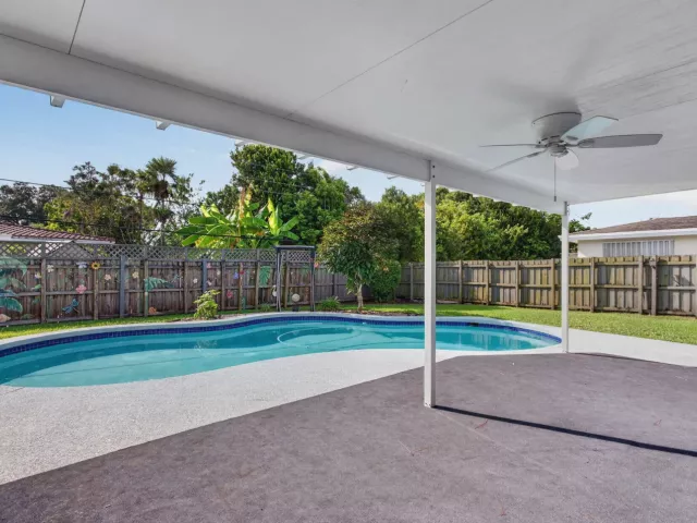 3-bedroom home for rent in Pompano Beach - 1240 SW 3RD Terrace - MondialRealty