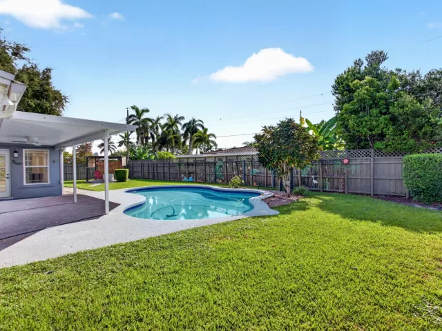 3-bedroom home for rent in Pompano Beach - 1240 SW 3RD Terrace - MondialRealty