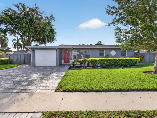 3-bedroom home for rent in Pompano Beach - 1240 SW 3RD Terrace - MondialRealty
