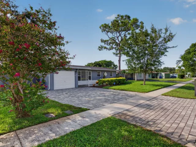 3-bedroom home for rent in Pompano Beach - 1240 SW 3RD Terrace - MondialRealty